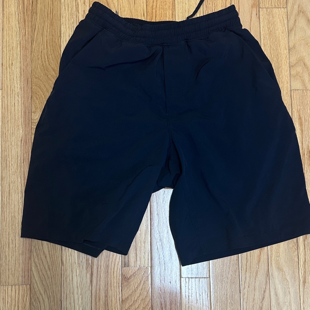 lululemon athletica Men's Black 9 inch lined Pace Breaker shorts small
